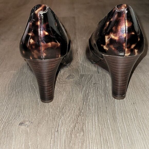 Jones Studio Callie Gold & Brown Wedges Size 8 1/2 - Picture 7 of 10